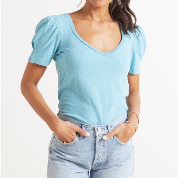 NWOT Sundry Puff Sleeve V-neck Tee - Picture 2 of 14